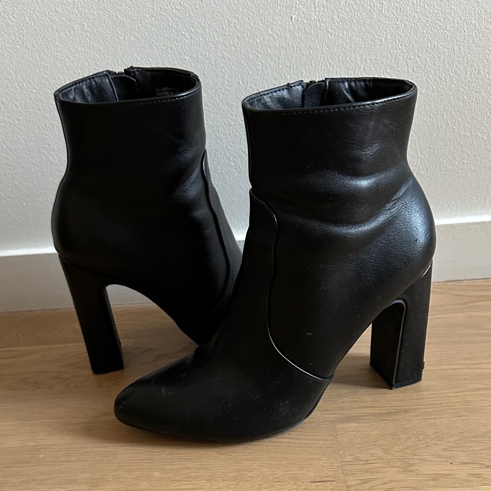 Forever 21 Sleek Black Heeled Boots